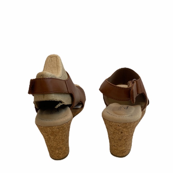 CLARKS Lafley Joy Tan Leather Wedge Sandals - Picture 4 of 8